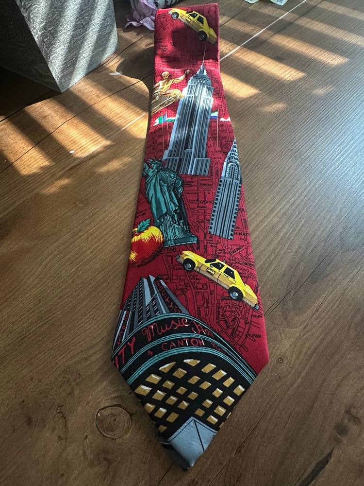 Lord & Taylor Necktie Liberty Tie Red Cityscape New York City Theme All Silk
